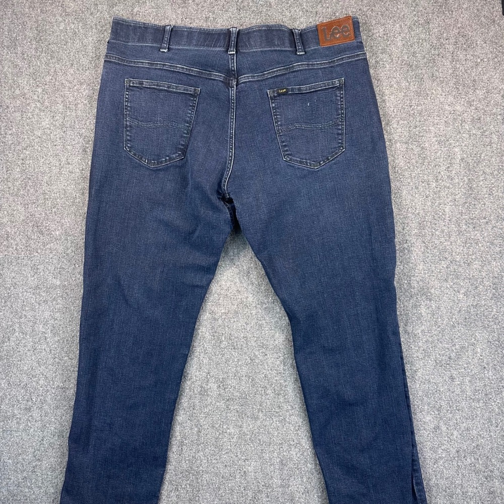 Lee Extreme Motion Men's 42x32 Dark Wash Athletic Fit Tapered Leg Jeans Stretch - Picture 3 of 15